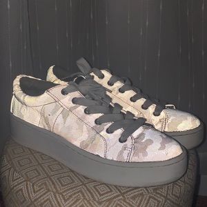Reflective Camo Steve maddens